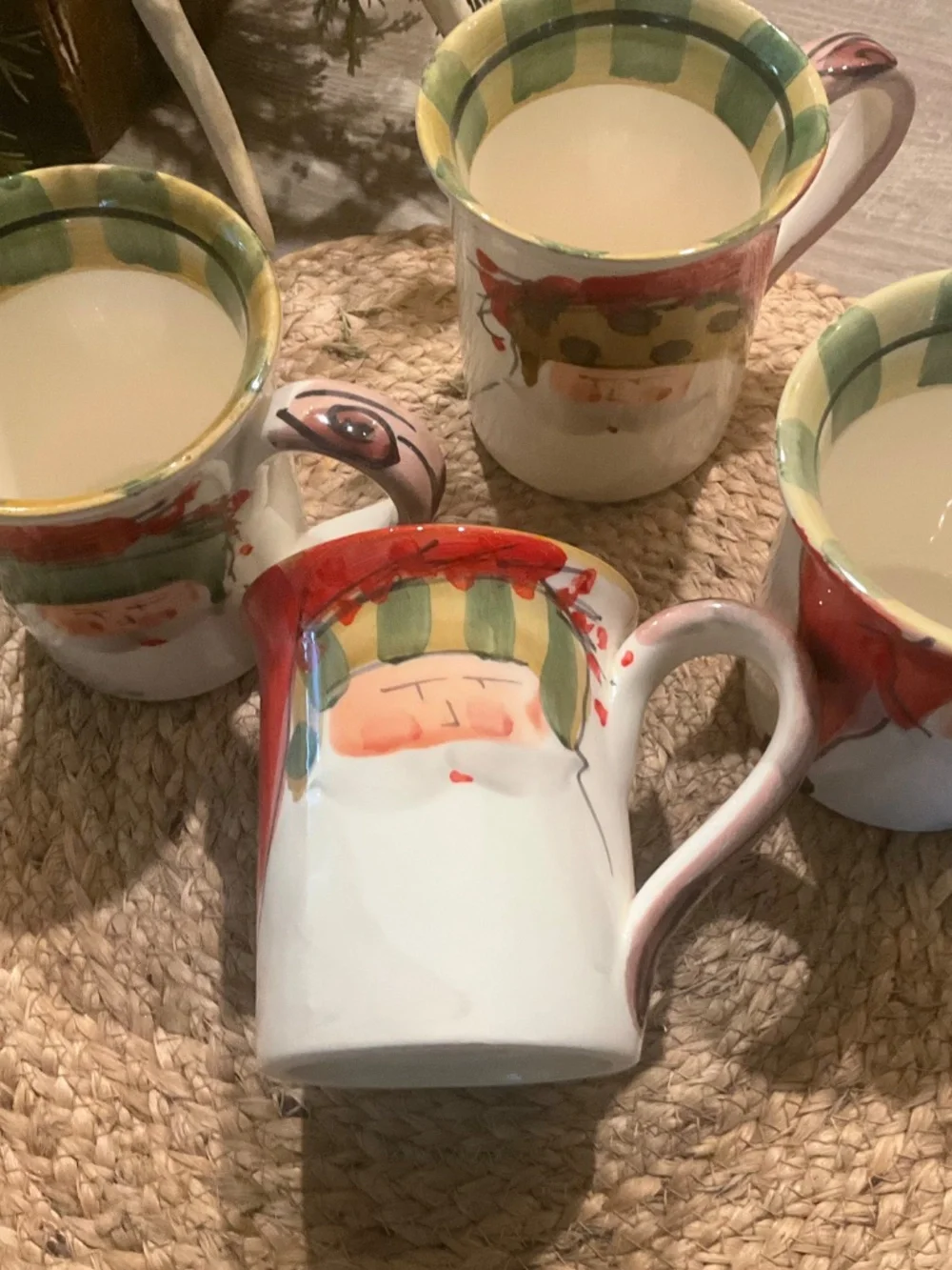 Vietri set 4 Mugs Old St Nick Saint Nick Vietri (Italy). Santa, Berries